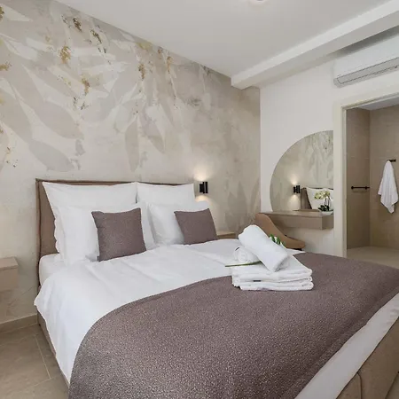 Amaris With Private Heated Pool Vila