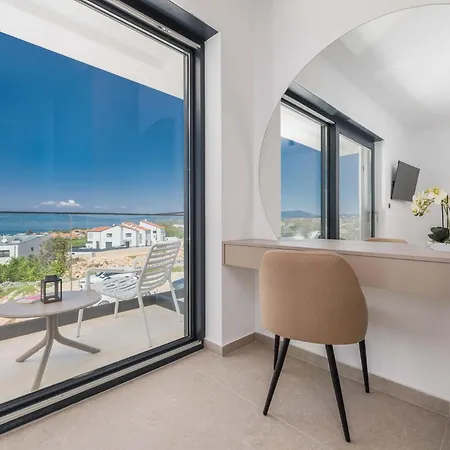 Amaris With Private Heated Pool Vila *