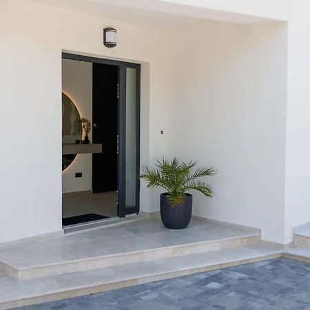 Amaris With Private Heated Pool