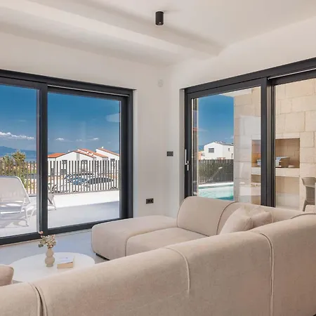 Amaris With Private Heated Pool Vila *