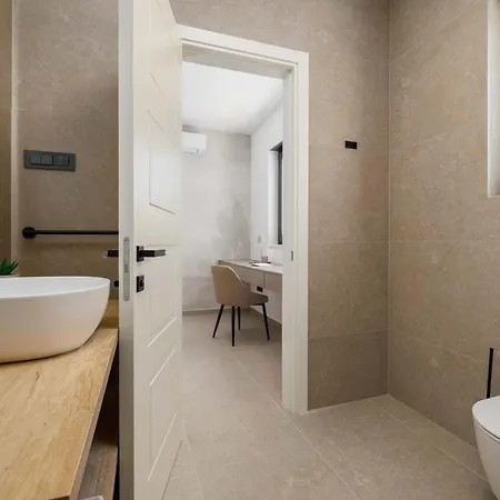 Amaris With Private Heated Pool Malinska