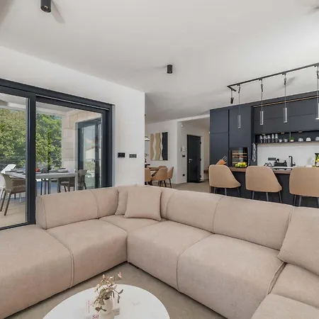 Amaris With Private Heated Pool