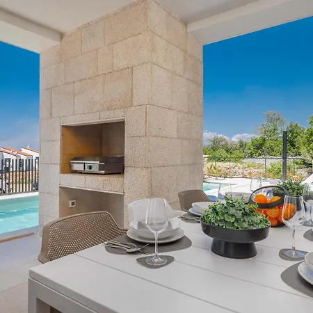 Amaris With Private Heated Pool Vila Malinska