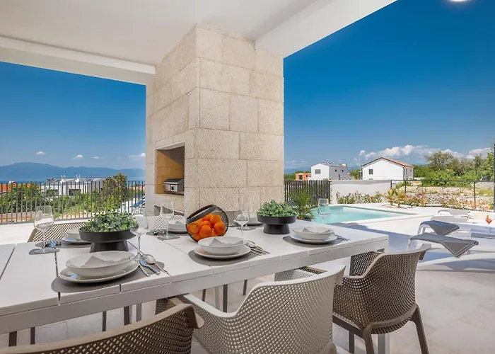 Villa Amaris With Private Heated Pool *
