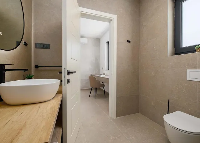 Amaris With Private Heated Pool Malinska