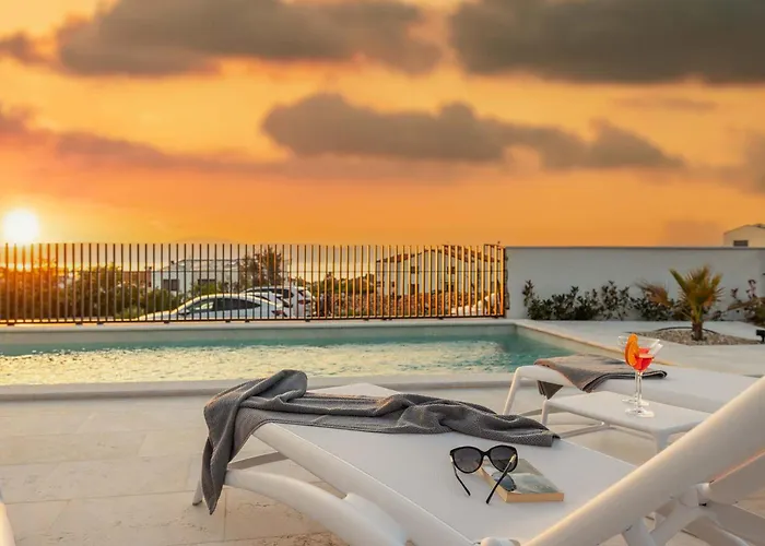 Amaris With Private Heated Pool * Malinska