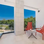 Amaris With Private Heated Pool Vila *