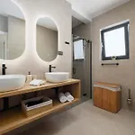 Amaris With Private Heated Pool Vila