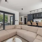 Amaris With Private Heated Pool