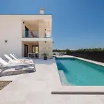 Vila Amaris With Private Heated Pool *