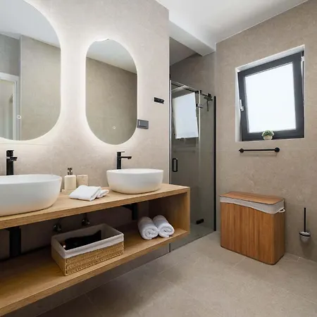Amaris With Private Heated Pool וילה