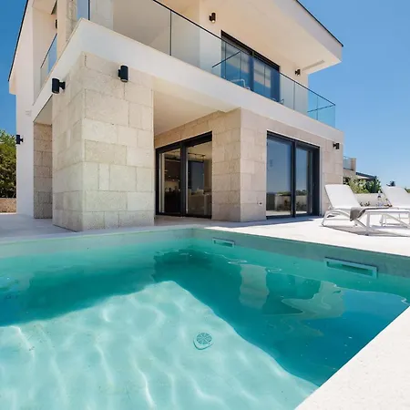 Amaris With Private Heated Pool וילה