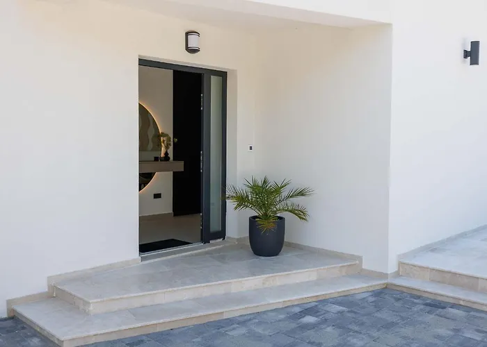 Amaris With Private Heated Pool