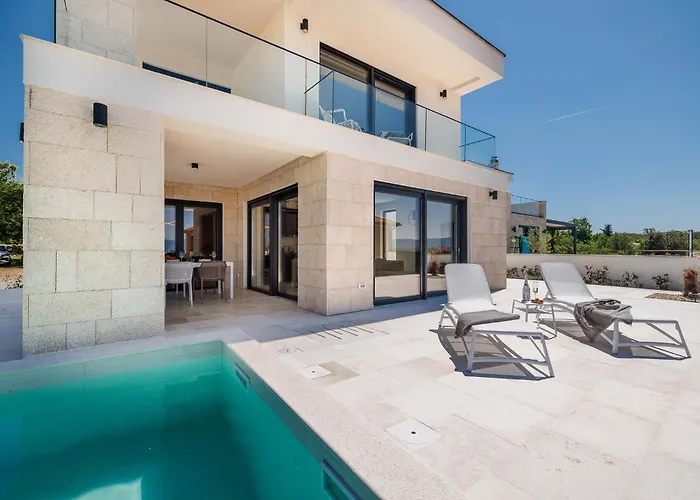 Amaris With Private Heated Pool فيلة مالينسكا