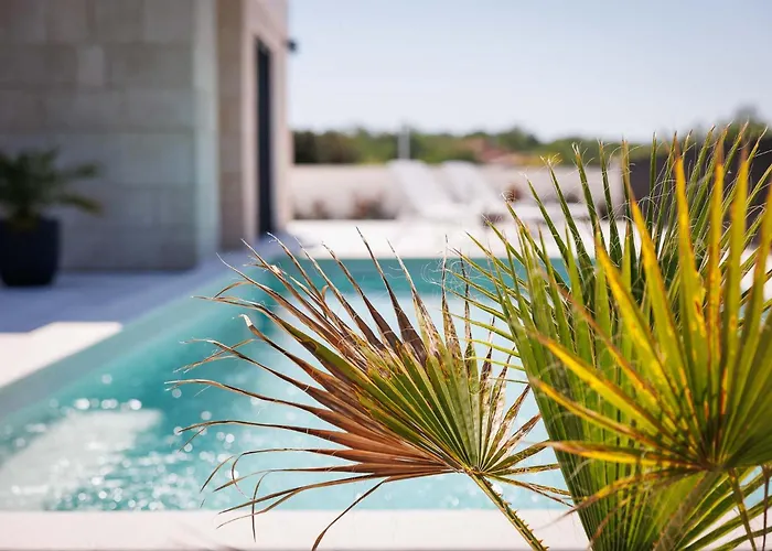 Amaris With Private Heated Pool 빌라