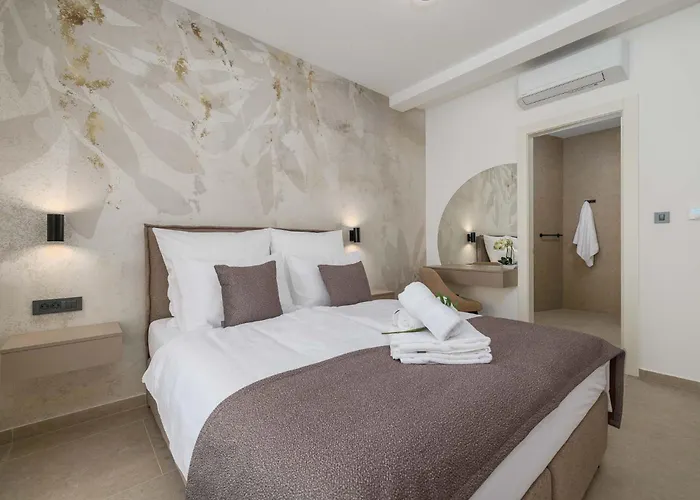 Amaris With Private Heated Pool 빌라