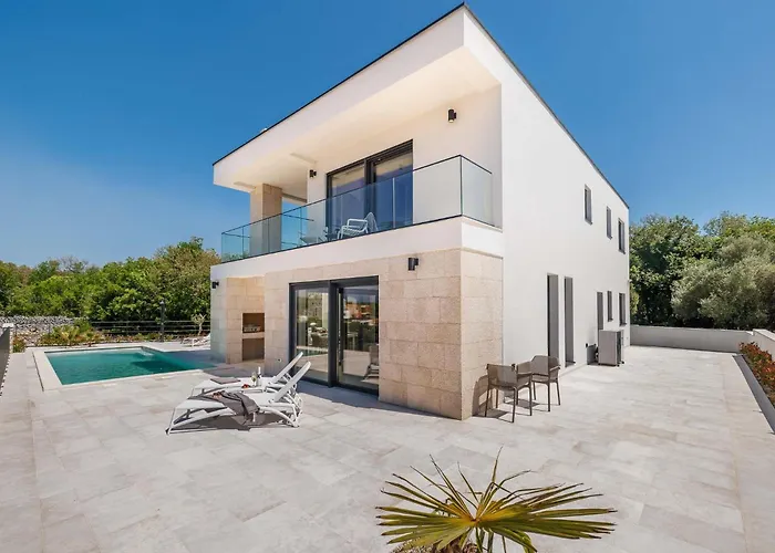 Amaris With Private Heated Pool