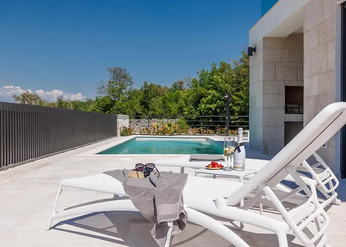 빌라 Amaris With Private Heated Pool