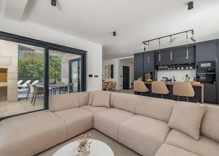 Amaris With Private Heated Pool